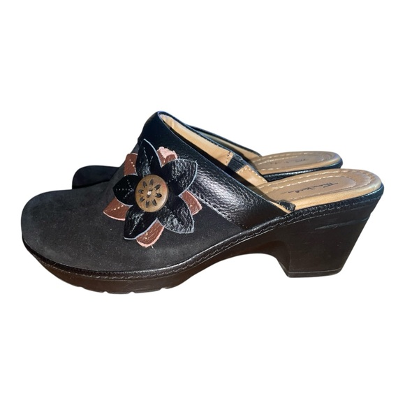 Thom McAn Slip On Clogs Black W/ Flower Accent  #40803 Leather Upper Women’s 8 W - Picture 4 of 12